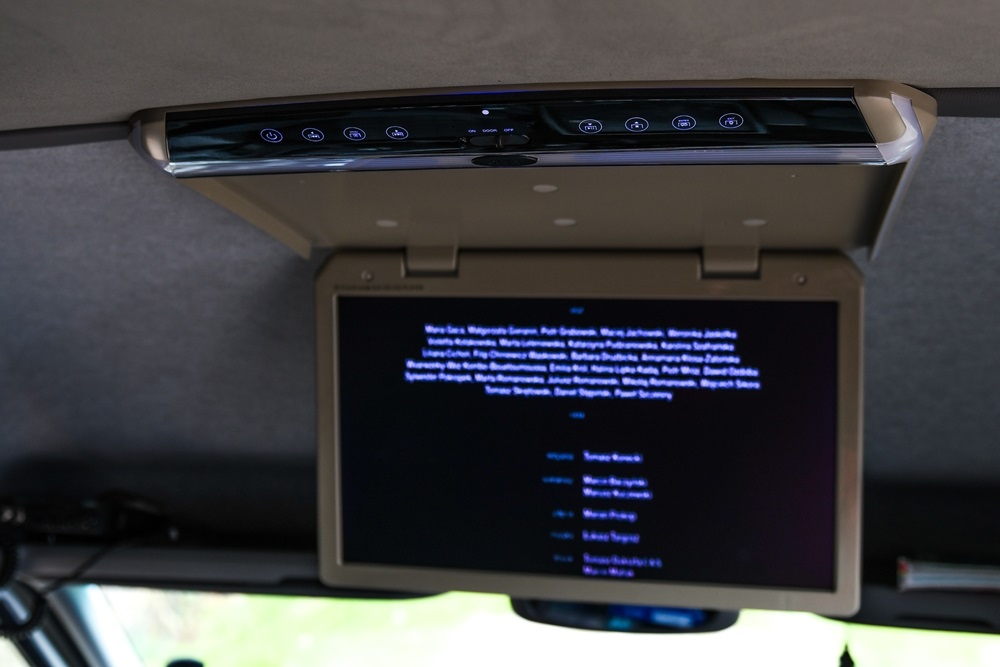 Monitor telewizor w busie